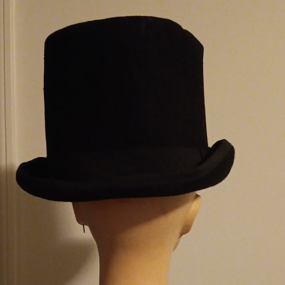 Elegant Black Top Hat - Picture 3 of 6